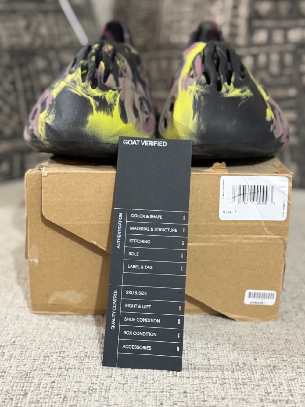 Adidas YEEZY Foam Runner - Picture 2 of 8